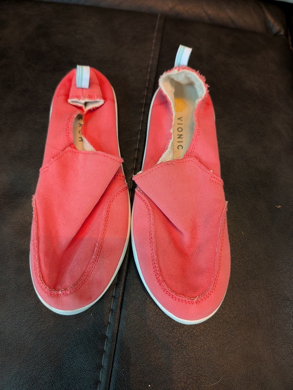 Vionic Coral Canvas Slip-On Malibu Beach Sneakers
